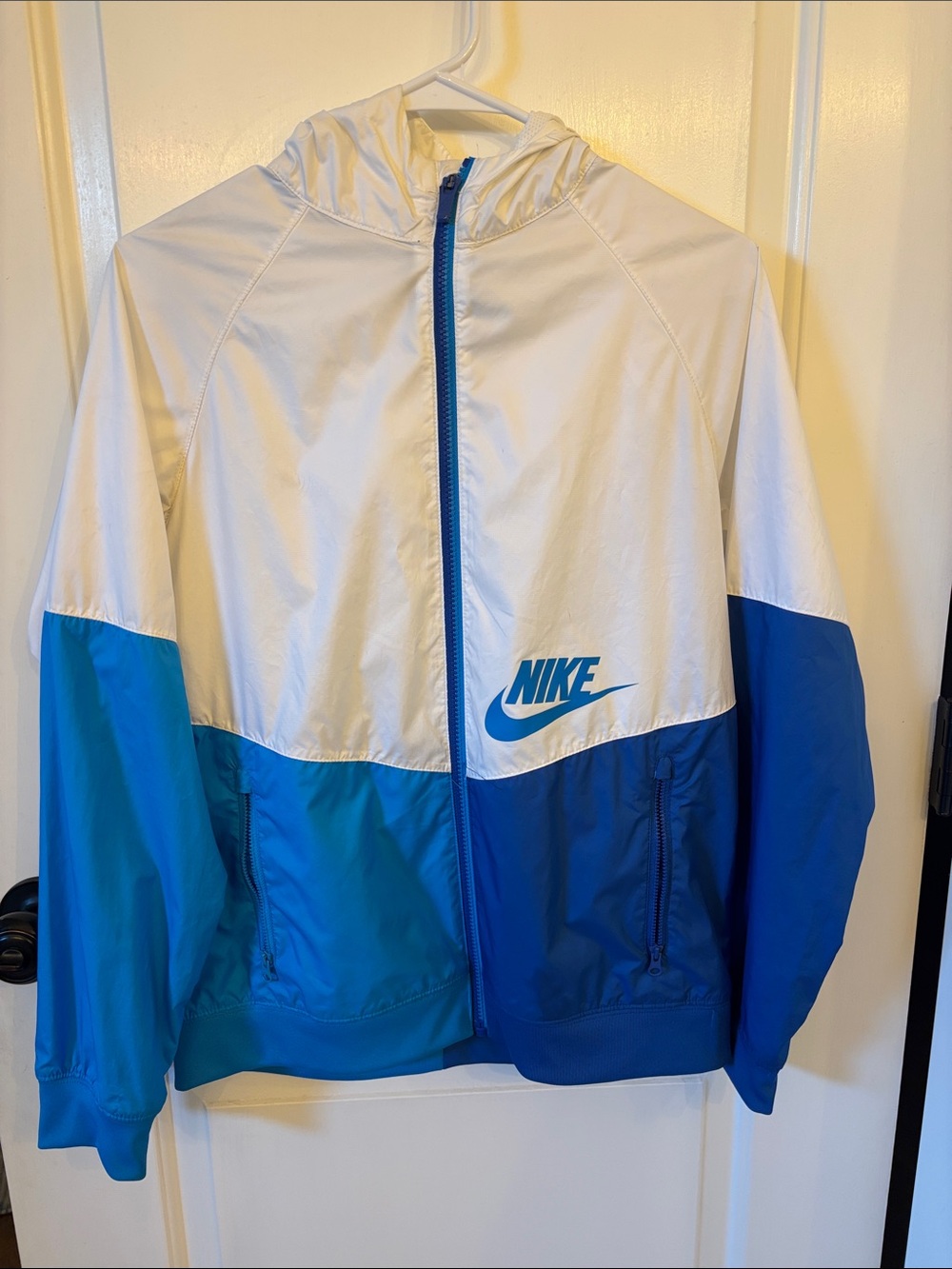 Nike White & Blue Colorblock Hooded Windbreaker Jacket